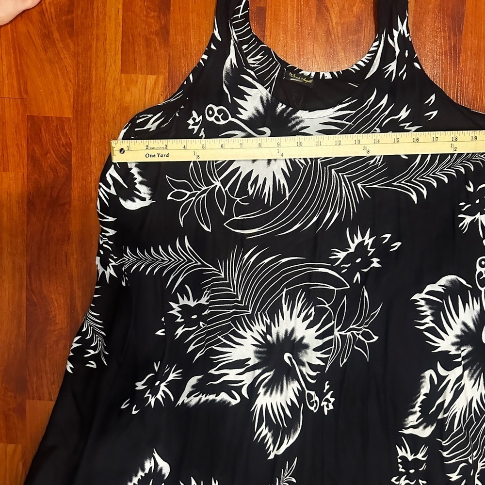 Beach Angels Black and White Floral Cover up Dress. Free Size. - Picture 9 of 13